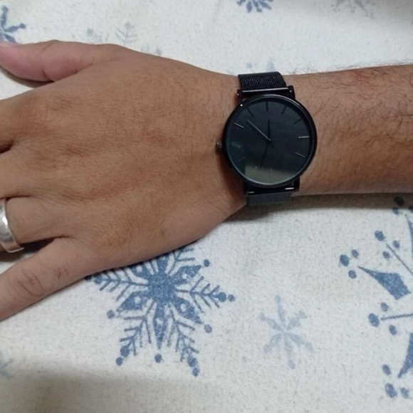 New Men’s Sleek Black On Black Stainless Steel Round Pointer Quartz Watch - Picture 6 of 12